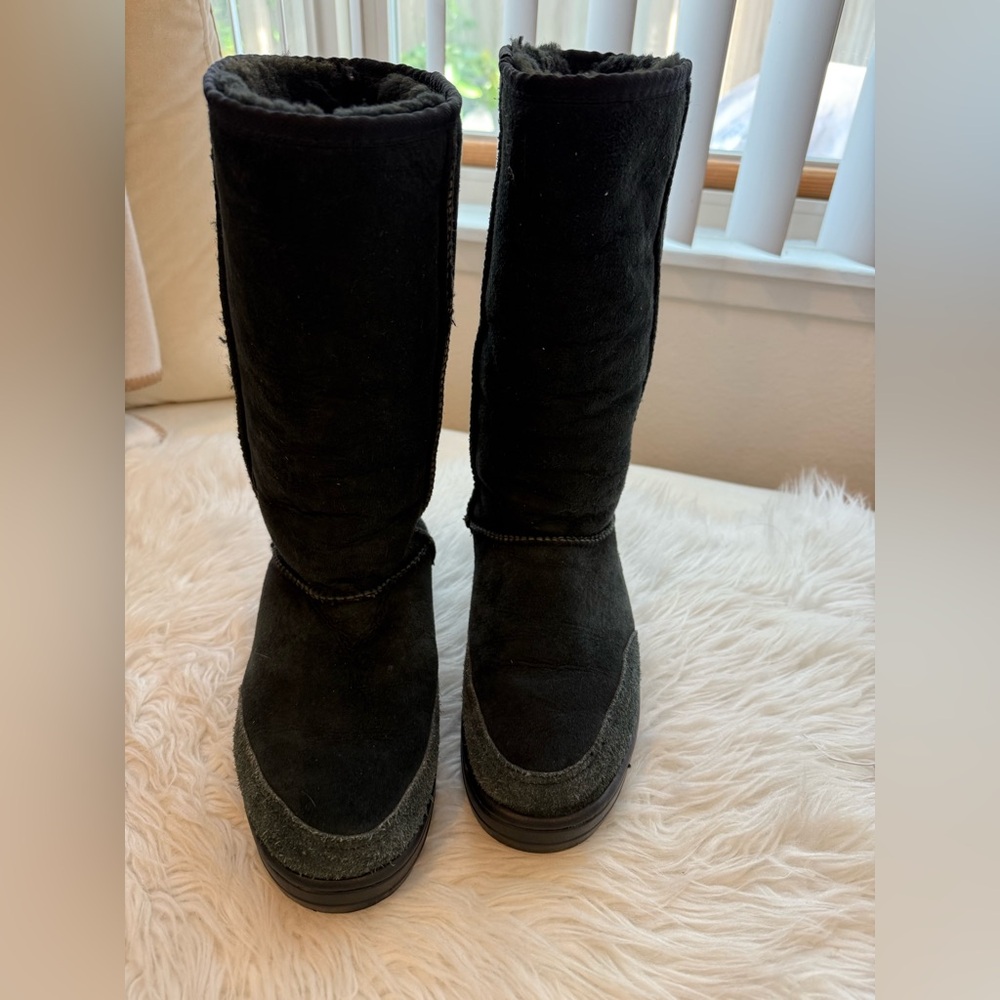 UGG Women's Moss Green Winter Boots
